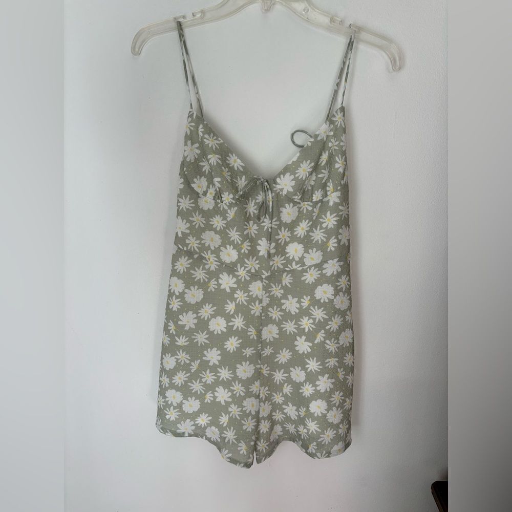 Princess Polly Green Daisy Print Romper Size 6 Smocked Back V Neck